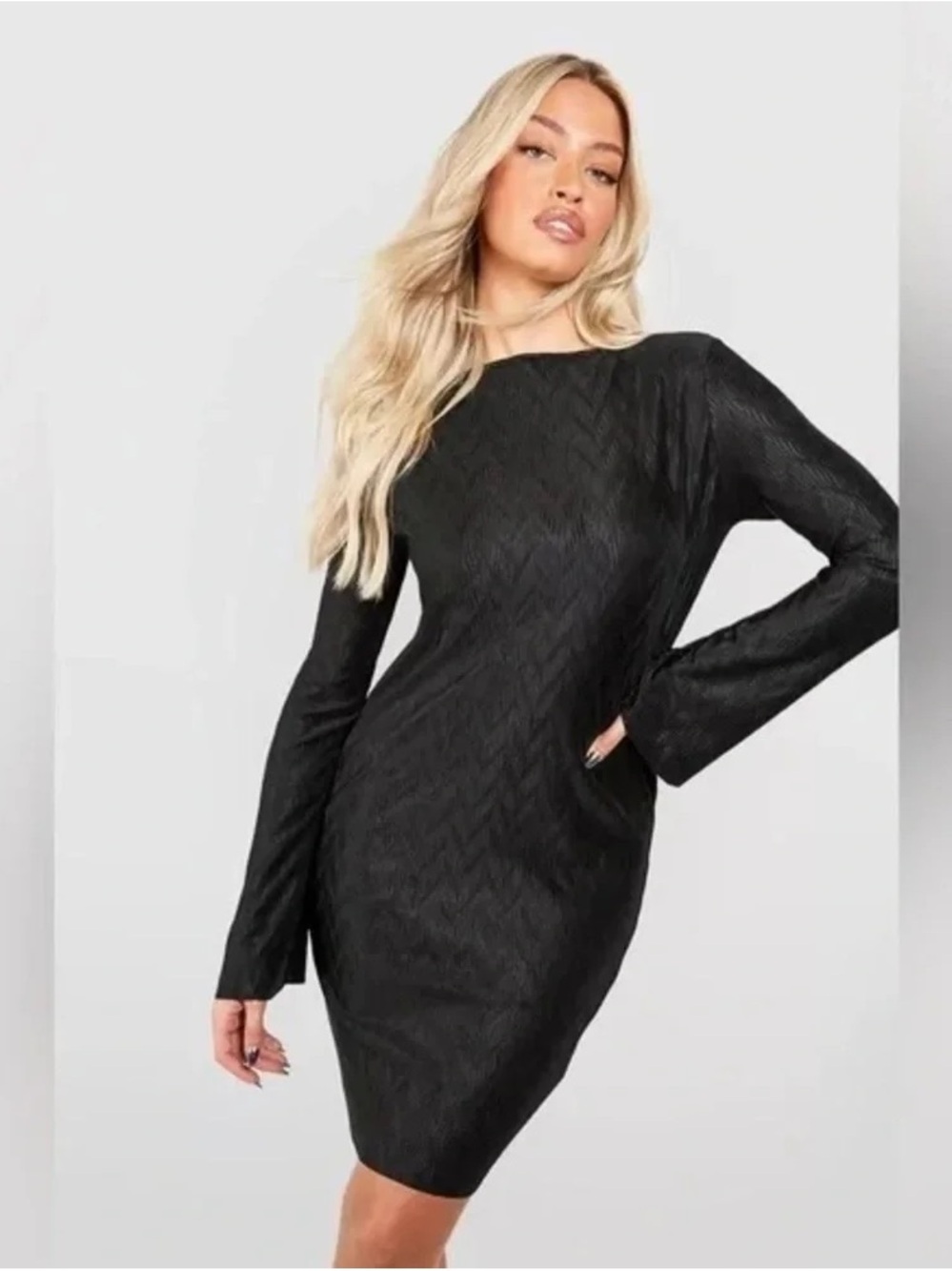 Boohoo | WAVE PLISSE FLARE SLEEVE MINI DRESS BLACK